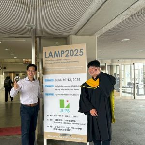 民洋：老師我有帶碩士袍